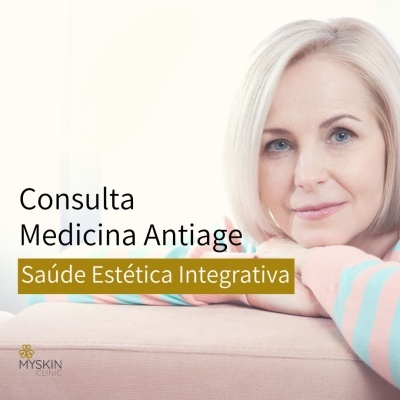 Mulher loira e texto sobre consulta de medicina antiage e saúde estética integrativa