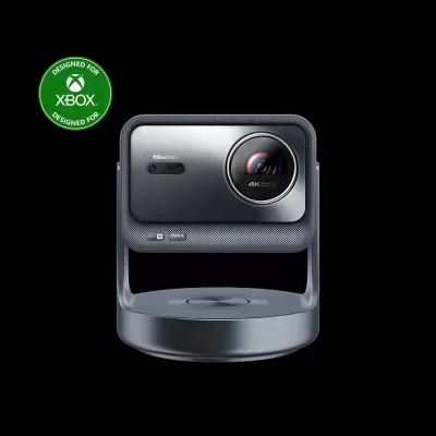 Câmara digital Hisense preta e prateada com lente e selo DESIGNED FOR XBOX