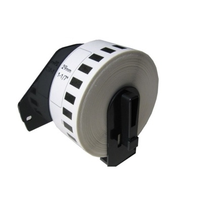 Rolo de etiquetas em papel branco com padrão de quadrados pretos e suporte plástico preto