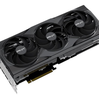 Placa gráfica preta com três ventoinhas PNY e conector dourado