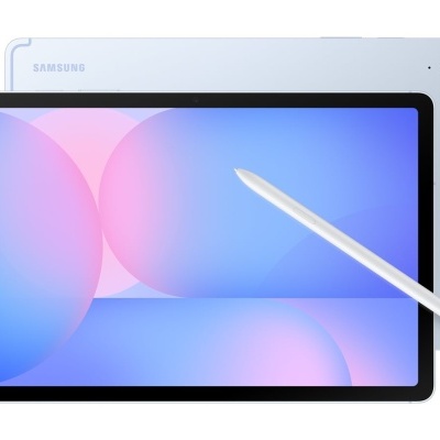 Tablet Samsung branco com caneta branca sobre o ecrã azul e rosa