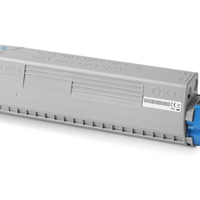 Cartucho de toner cinzento com detalhes azuis e etiqueta sobre fundo branco