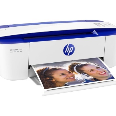 Impressora HP DeskJet 2620 branca e azul a imprimir fotografia colorida