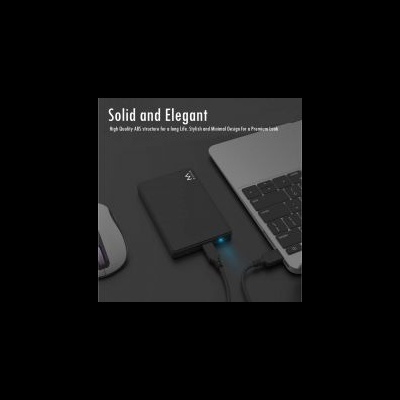 Disco rígido externo preto junto a um portátil cinzento numa superfície escura