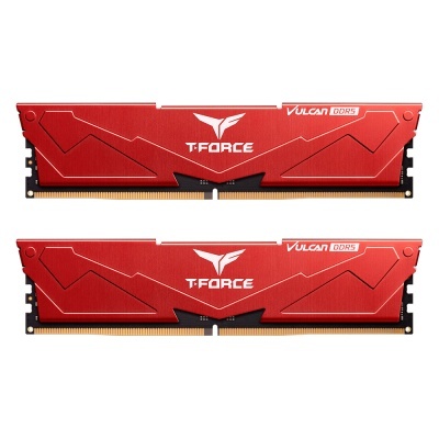 Duas memórias RAM T-Force Vulcan DDR5 vermelhas com dissipadores e texto branco