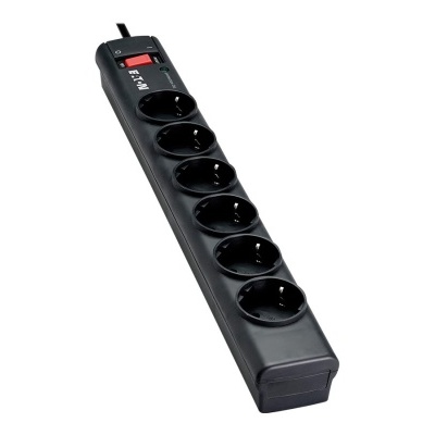 Extensão elétrica preta com cinco tomadas e interruptor vermelho