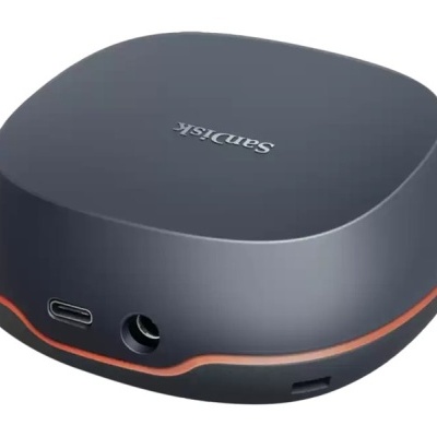 Dispositivo de armazenamento Sandisk cinza escuro com detalhes laranja