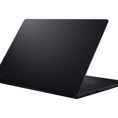 Computador portátil preto de design fino com teclado visível