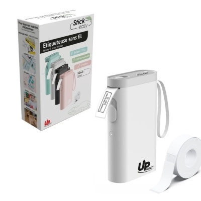 Etiquetadora sem fio branca com rolo de etiquetas e embalagem ao fundo