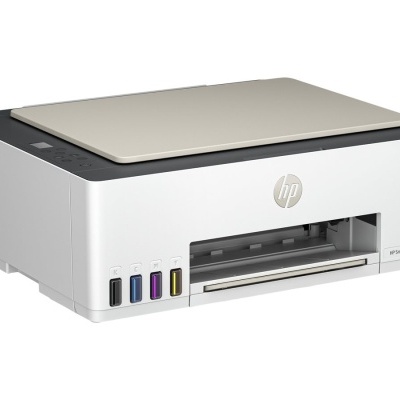 Impressora multifunções HP branca e cinza com painel tátil e bandeja de saída aberta