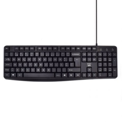 Teclado preto com cabo USB, teclas QWERTY e teclado numérico.