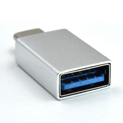 Adaptador USB tipo C para USB 3.0 prateado com interior azul