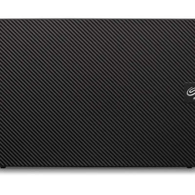 Disco rígido externo portátil preto com textura riscada e logótipo