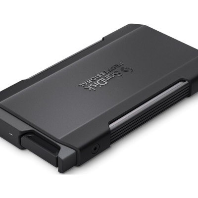 Disco externo preto SANDISK PROFESSIONAL num fundo branco