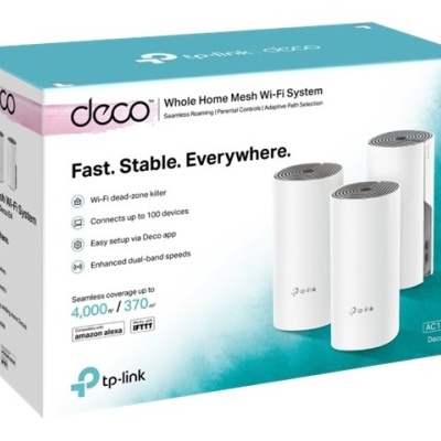 Embalagem do sistema Wi-Fi TP-Link Deco 4 com três unidades brancas