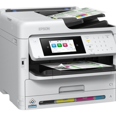 Impressora multifunções Epson branca com visor tátil e papéis impressos