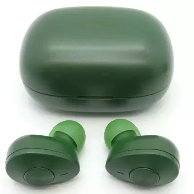 Auriculares sem fios verdes com estojo de carregamento verde