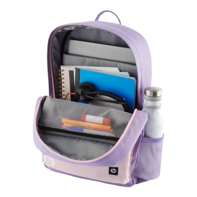 Mochila lilás aberta com cadernos, auriculares e garrafa