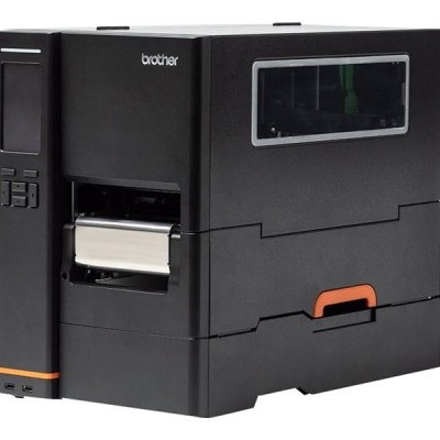 Impressora de etiquetas Brother preta com ecrã digital e botões