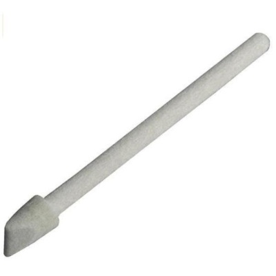 Bastão cinzento com ponta inclinada sobre fundo branco