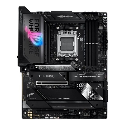 Placa-mãe preta com iluminação RGB e slots de memória RAM