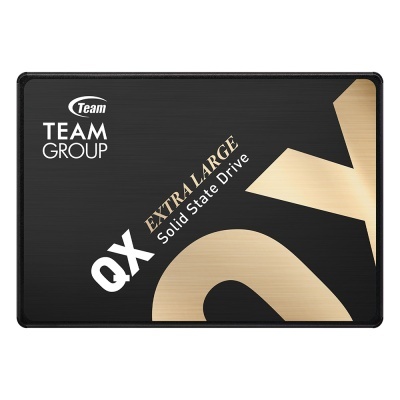 Unidade de estado sólido preta e dourada da Team Group QX