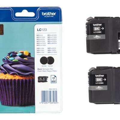 Embalagem de tinta Brother LC123BK com cupcake e duas cápsulas de tinta preta