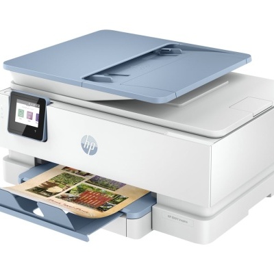 Impressora multifunções HP branca com tampa azul claro e ecrã tátil