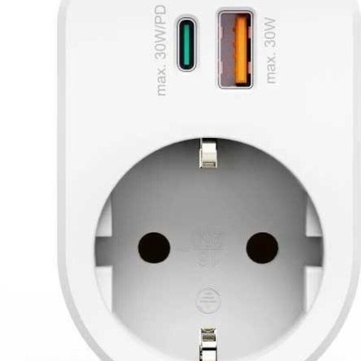 Adaptador de tomada branco com duas portas USB e ficha elétrica europeia