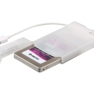 Leitor de cartão PCMCIA branco translúcido com cartão de memória EXPRESSCARD 54 dentro e cabo USB