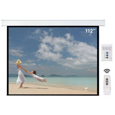 Ecrã de projeção branco de 112 polegadas com moldura preta e acessórios, imagem de praia com duas pessoas a brincar