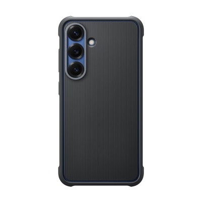 Smartphone preto com capa texturada e três câmaras atrás