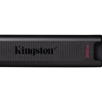 Pen USB Kingston preta com capacidade 512GB e logótipo em relevo