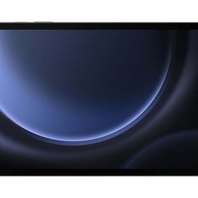 Tablet preto com ecrã a mostrar fundo abstrato em azul e preto