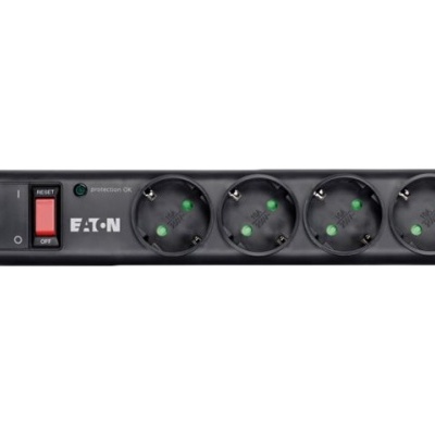 Filtro de linha preto EATON com quatro tomadas e botão vermelho