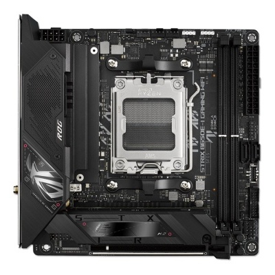 Placa-mãe ASUS ROG Strix sTRX4-XE Gaming preta com detalhes em cinza e vermelho