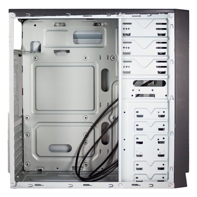 Gabinete de computador vazio com estrutura metálica cinza e preta