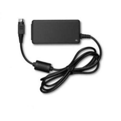 Carregador preto com cabo USB em fundo branco