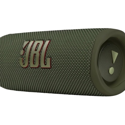 Coluna de som portátil JBL verde escuro com detalhes vermelhos e brancos.
