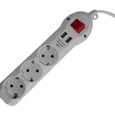 Regua de tomadas elétrica branca com interruptor vermelho e duas portas USB