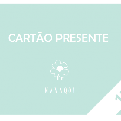 Cartão presente verde menta com texto branco 'CARTÃO PRESENTE', logotipo de flor, nome 'NAMAQUI' e valor '15€' no canto.
