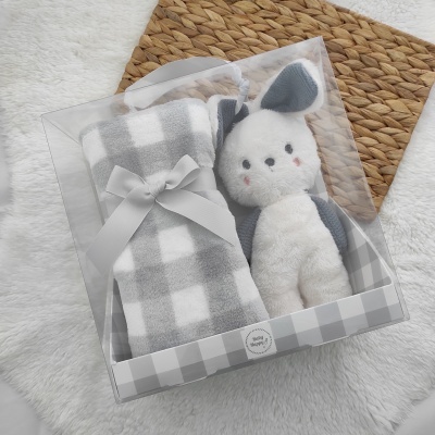 Conjunto para bebé com cobertor às quadrículas e peluche de coelho em caixa transparente
