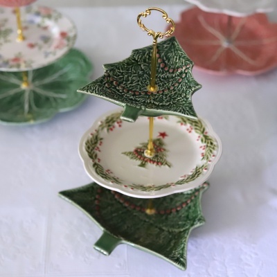 Suporte de bolo de três andares com decoração natalícia em cerâmica