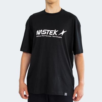 T-shirt preta com texto branco 