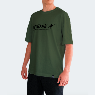 Camiseta verde escura MISTEK com texto preto