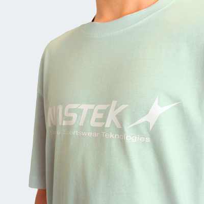 T-shirt verde-água com texto branco NINJSTEK e Ninja Sportswear Teknologies.
