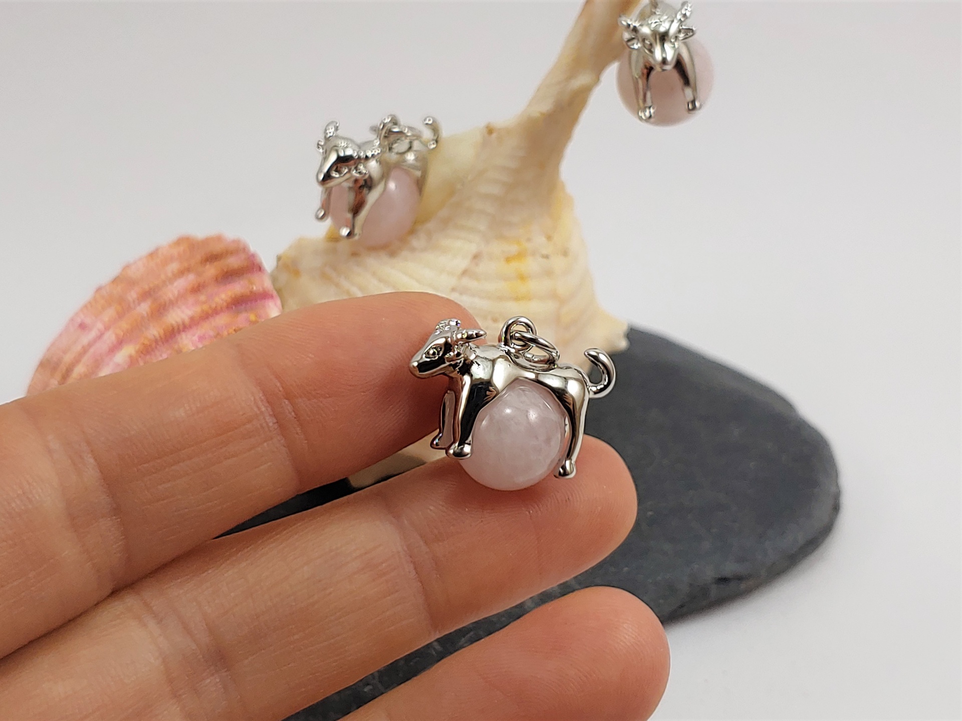 Pendente do signo Touro com bola Pendente do signo Touro com bola