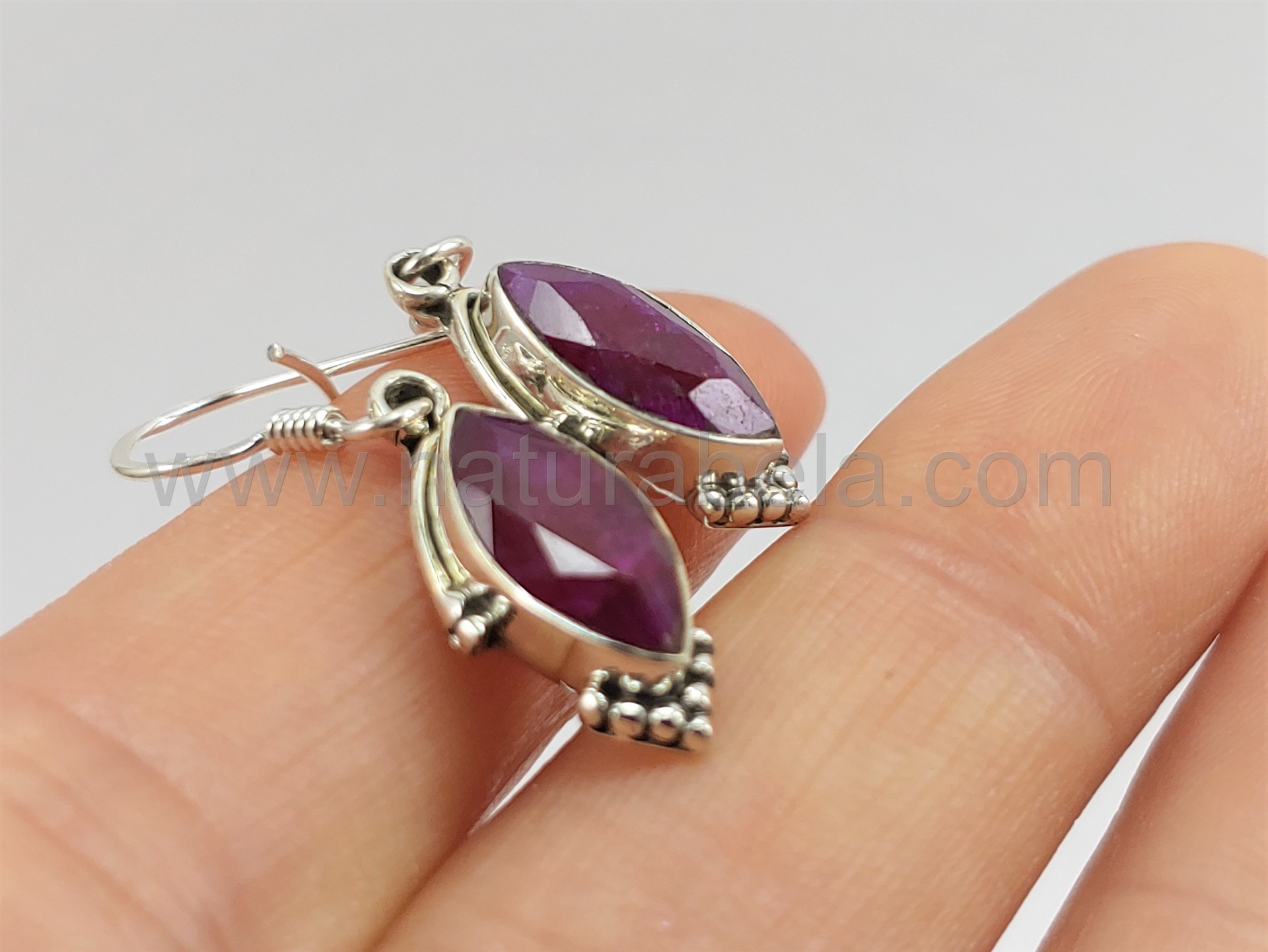 Brincos em Prata com Rubi facetado Brincos em Prata com Rubi facetado