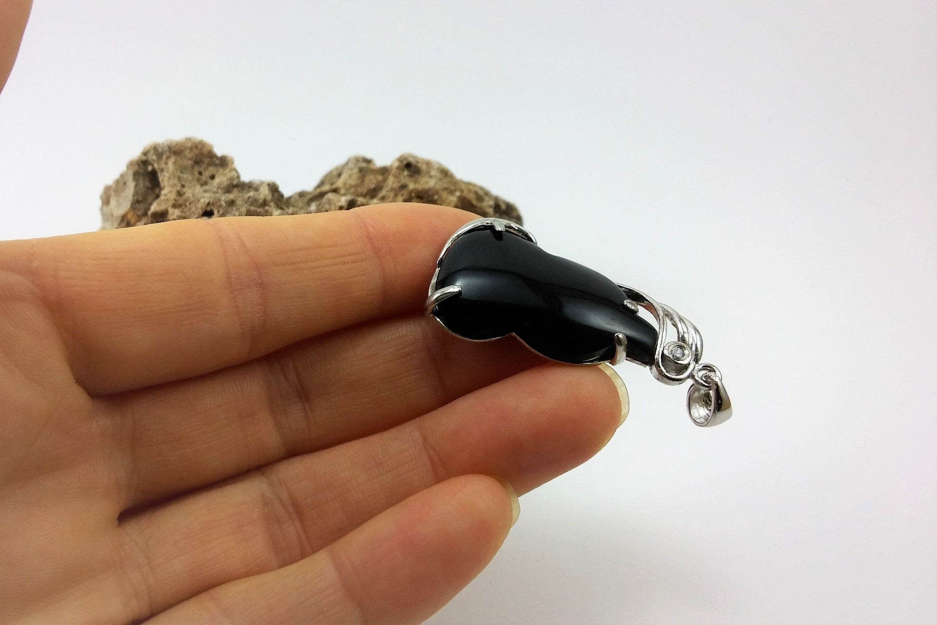 Pendente de Onix em formato guitarra Pendente de Onix em formato guitarra