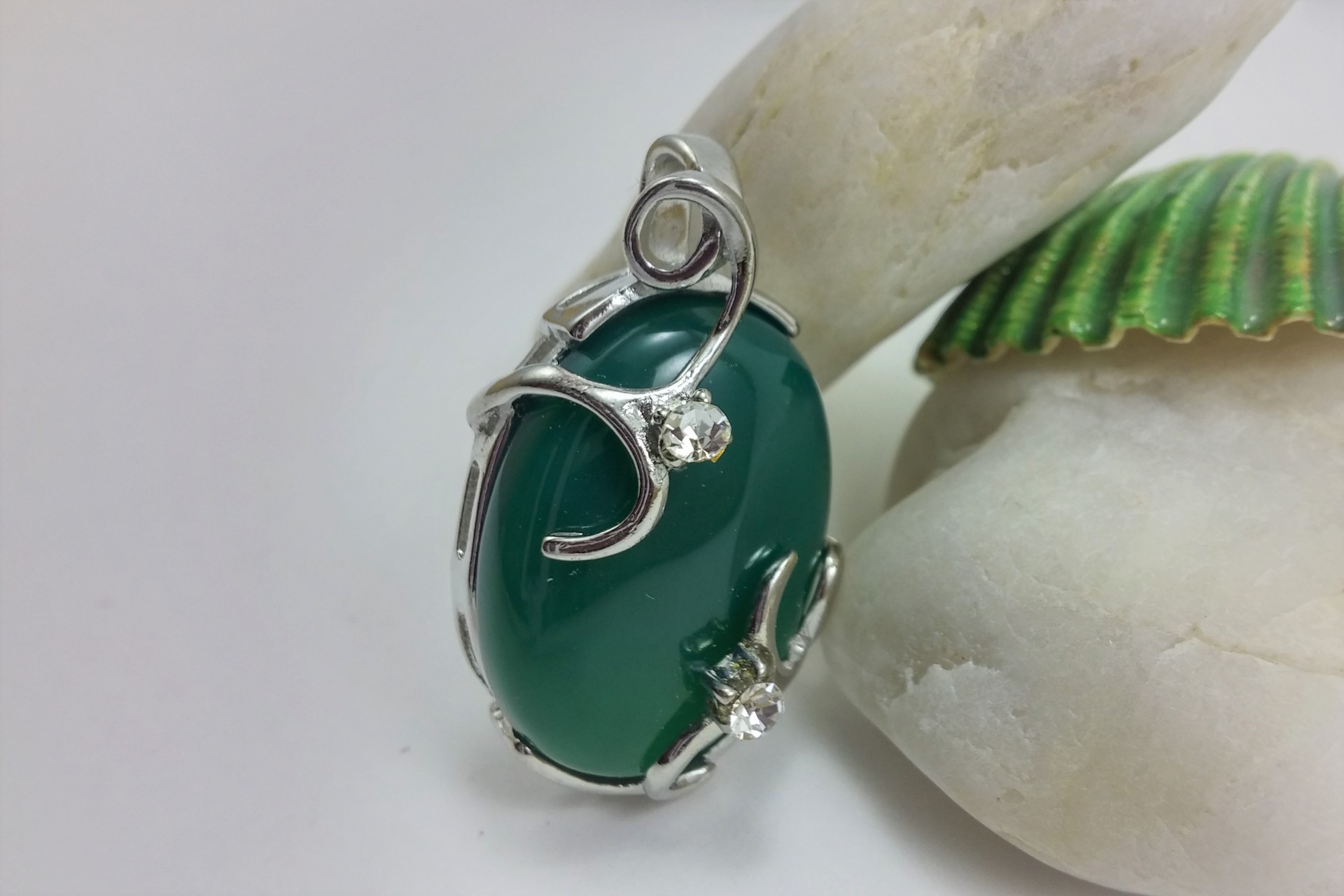 Pendente Oval de Ágata Verde com Zircónias Pendente Oval de Ágata Verde com Zircónias